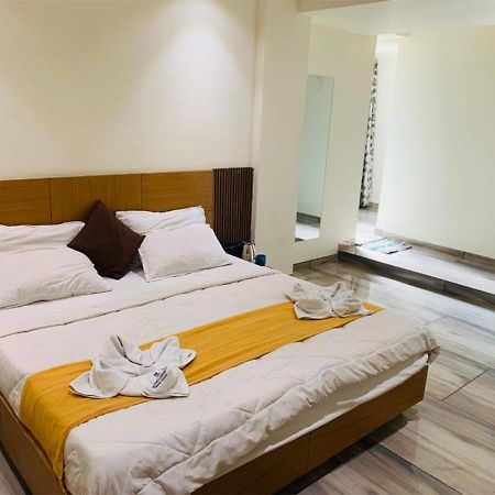 Shree Murlidhar Guest House Surat Esterno foto