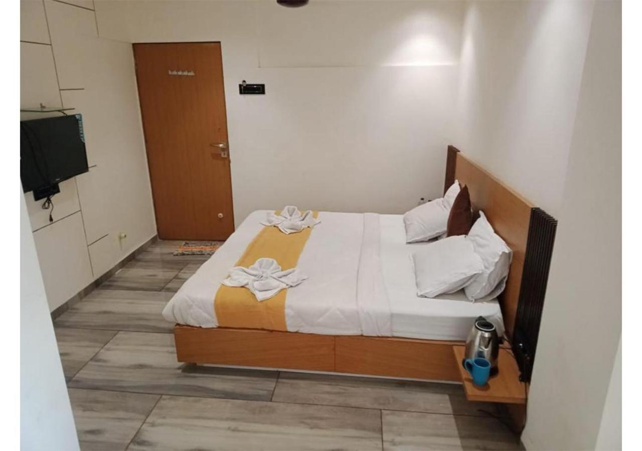 Shree Murlidhar Guest House Surat Esterno foto
