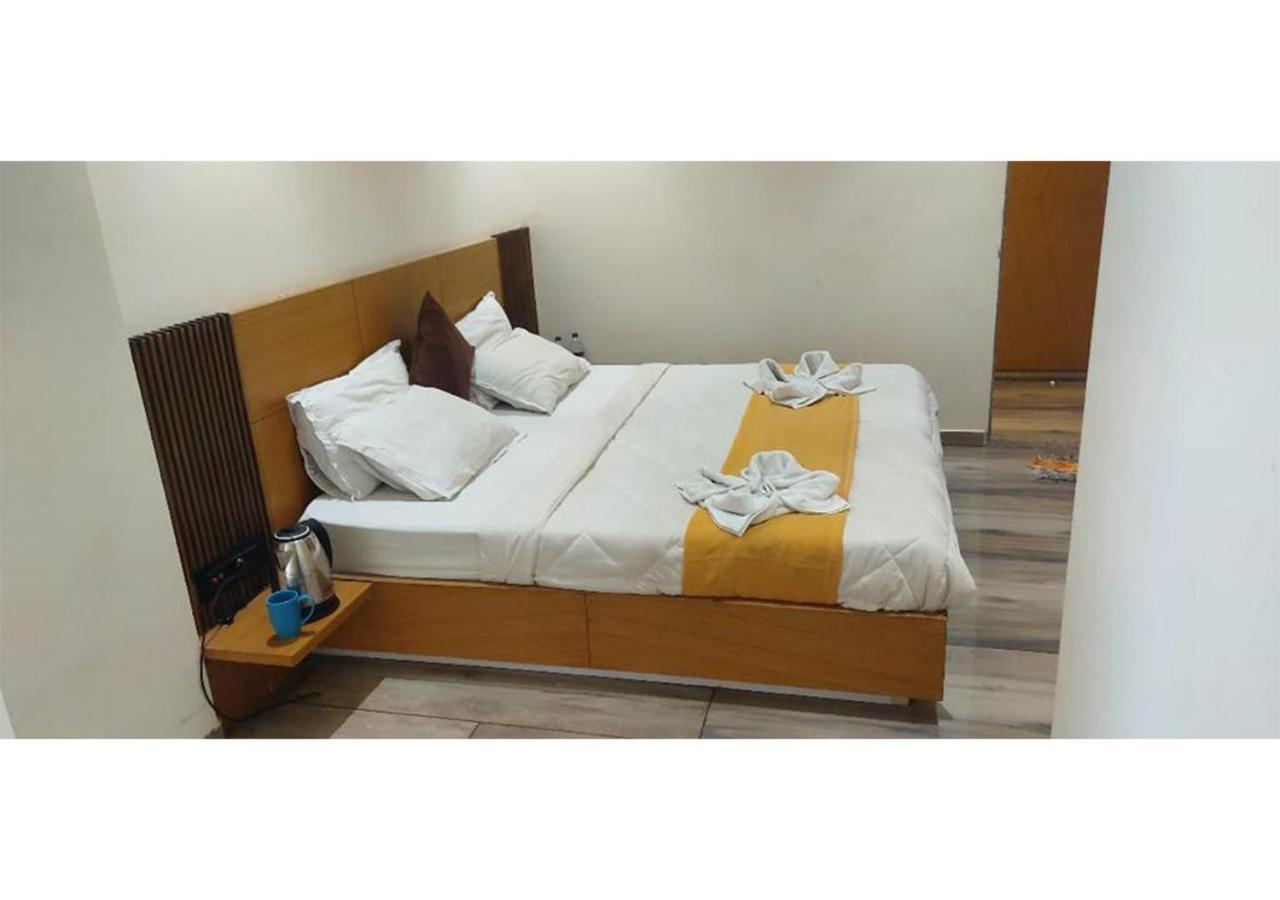 Shree Murlidhar Guest House Surat Esterno foto
