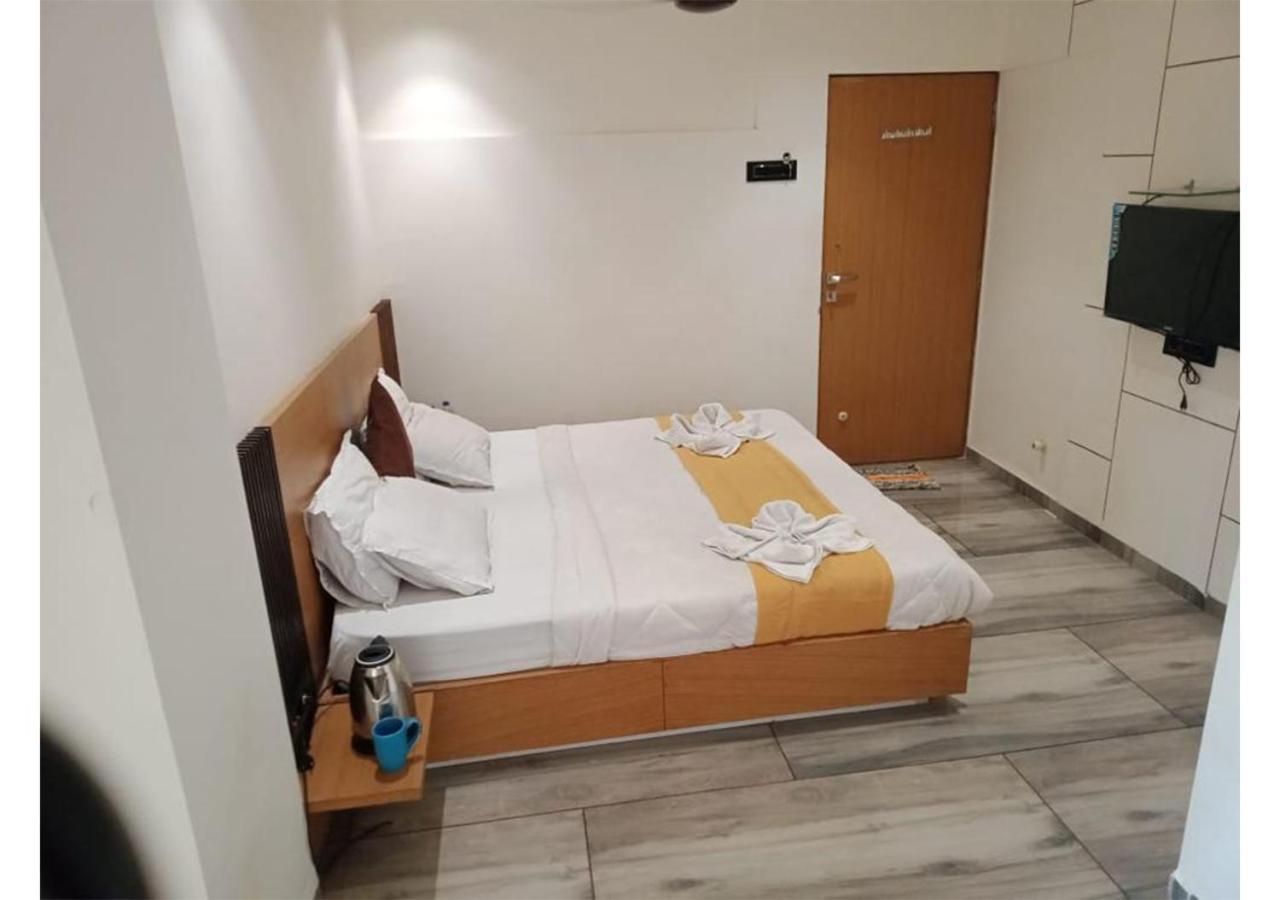 Shree Murlidhar Guest House Surat Esterno foto