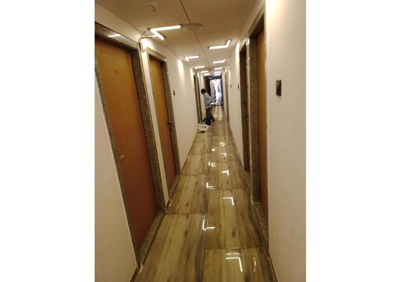 Shree Murlidhar Guest House Surat Esterno foto