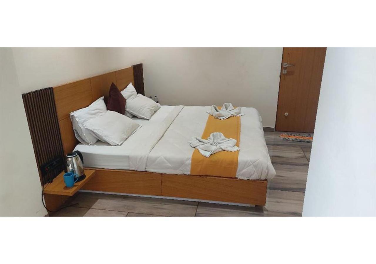 Shree Murlidhar Guest House Surat Esterno foto