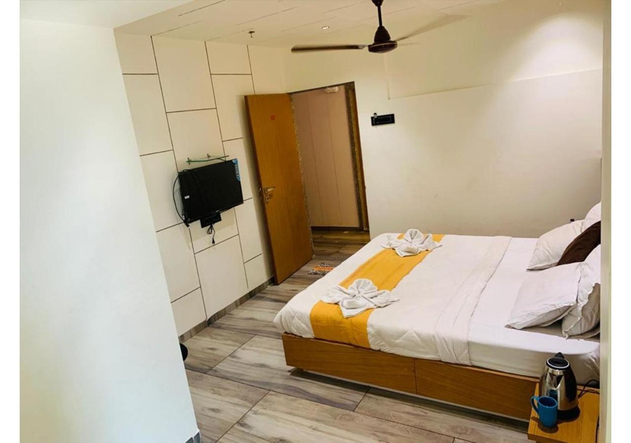 Shree Murlidhar Guest House Surat Esterno foto