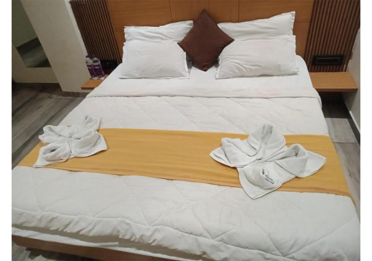 Shree Murlidhar Guest House Surat Esterno foto